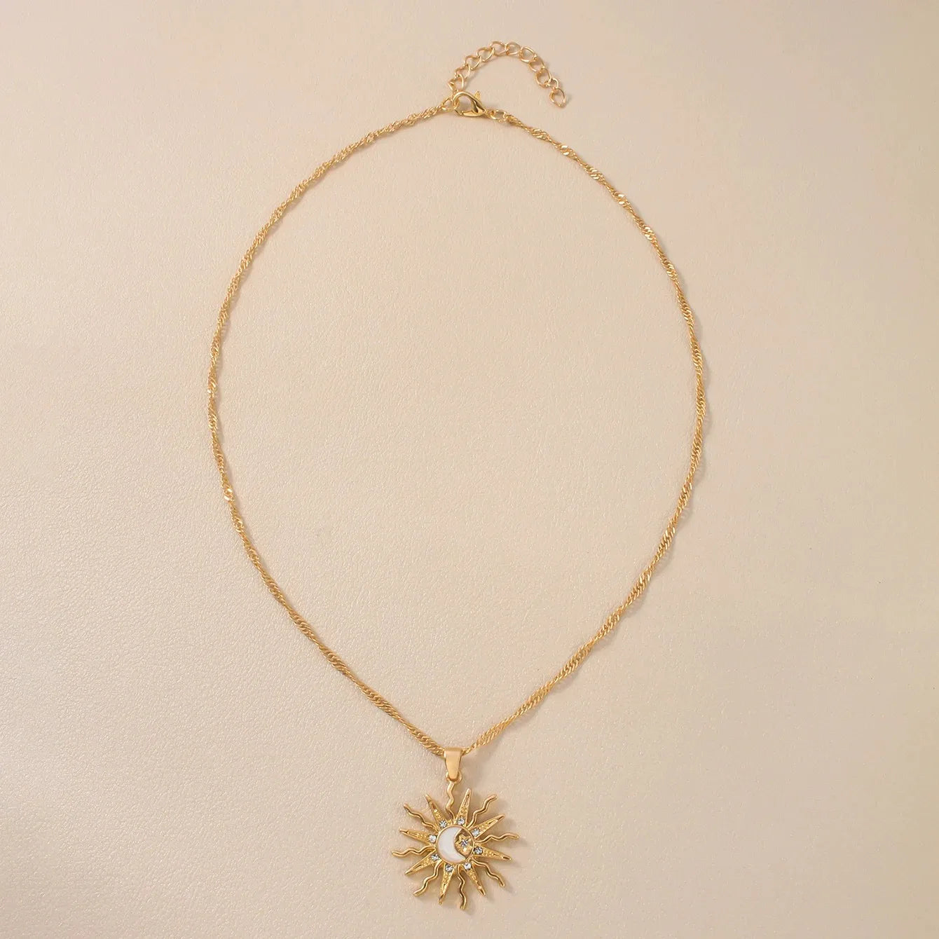 2025 New Shining Rhinestone Unique Design Sun Star Moon Three in One Pendant Necklace Retro Womens Daily Versatile Party Jewelry