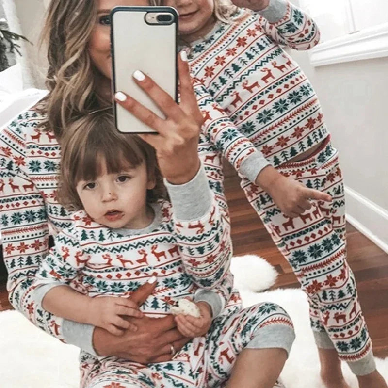 Christmas 2025 Family Matching Outfits Allover Print Mom Dad Kids 2 Pieces Pajamas Set Sleepwear Baby Romper Xmas Look Pyjamas