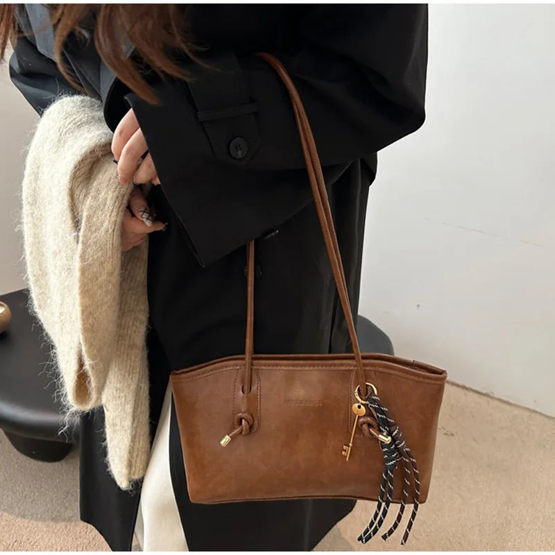 European American Retro Tote Bag, Korean Fashion Shoulder Bags Advanced Simple Handbag New Large Capacity Pendant Versatile Bags