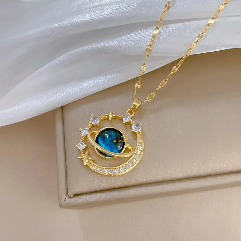 2025 New Shining Rhinestone Unique Design Sun Star Moon Three in One Pendant Necklace Retro Womens Daily Versatile Party Jewelry