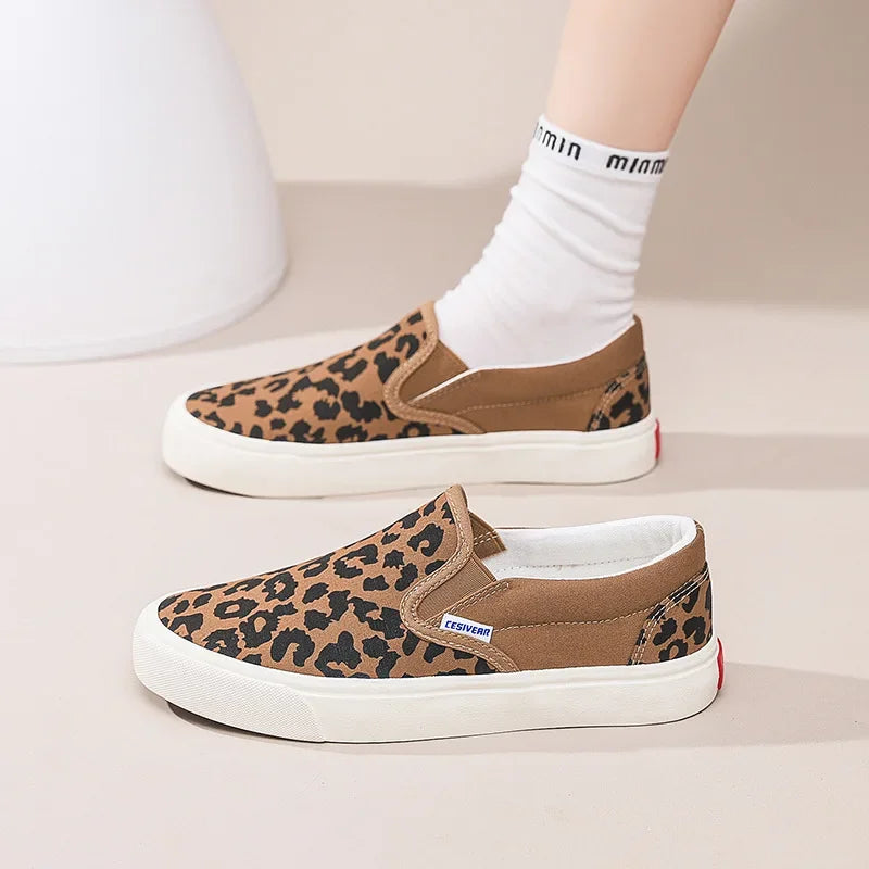 Retro Fashionable Canvas Shoes for Women Student Sports Casual Leopard Print Slip-On Sneakers Comfortable Cotton Lined Shoes