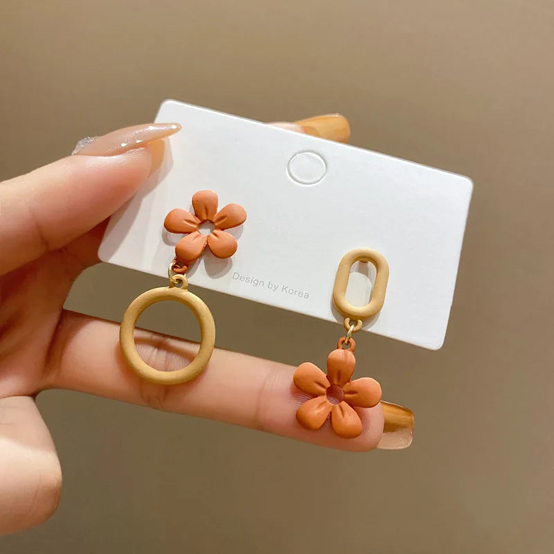 Simple Coffee Flower Drop Dangle Earrings for Women New Korean Fashion Jewelry Wedding Party Girl Elegant Jewelry Accessories