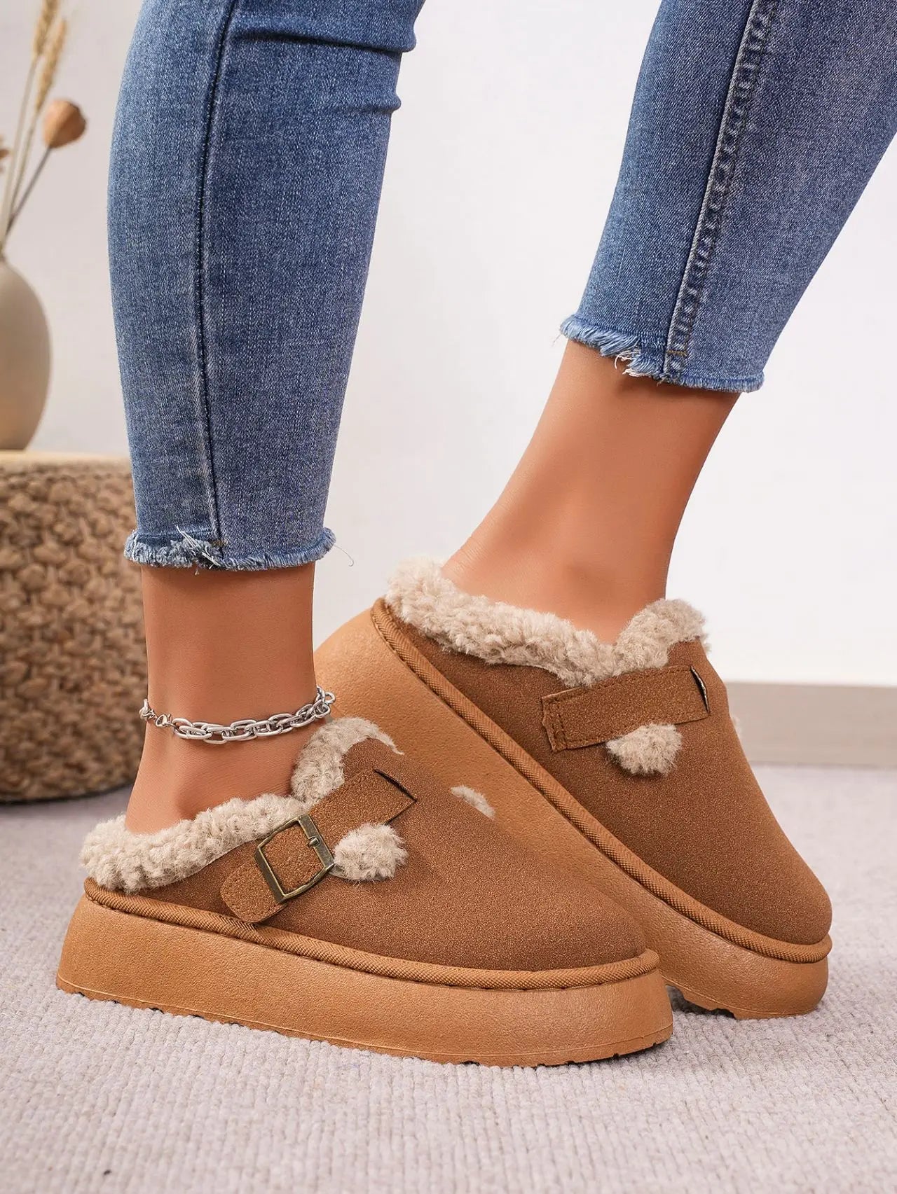 2025 New Plush Buckle Warm Cotton Slippers Winter Thick Sole Thick Snow Boot High Quality Plush Cotton Slippers Zapatos De Mujer