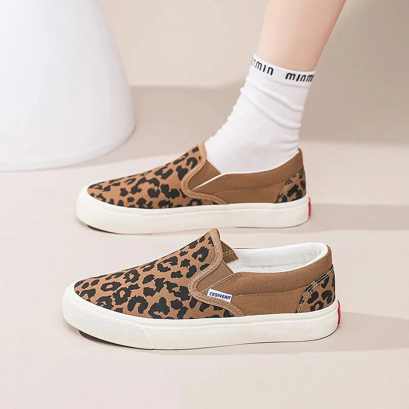Retro Fashionable Canvas Shoes for Women Student Sports Casual Leopard Print Slip-On Sneakers Comfortable Cotton Lined Shoes