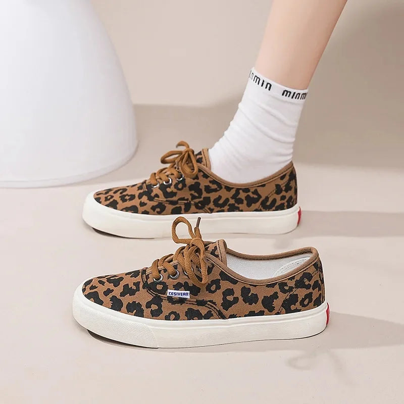 Retro Fashionable Canvas Shoes for Women Student Sports Casual Leopard Print Slip-On Sneakers Comfortable Cotton Lined Shoes
