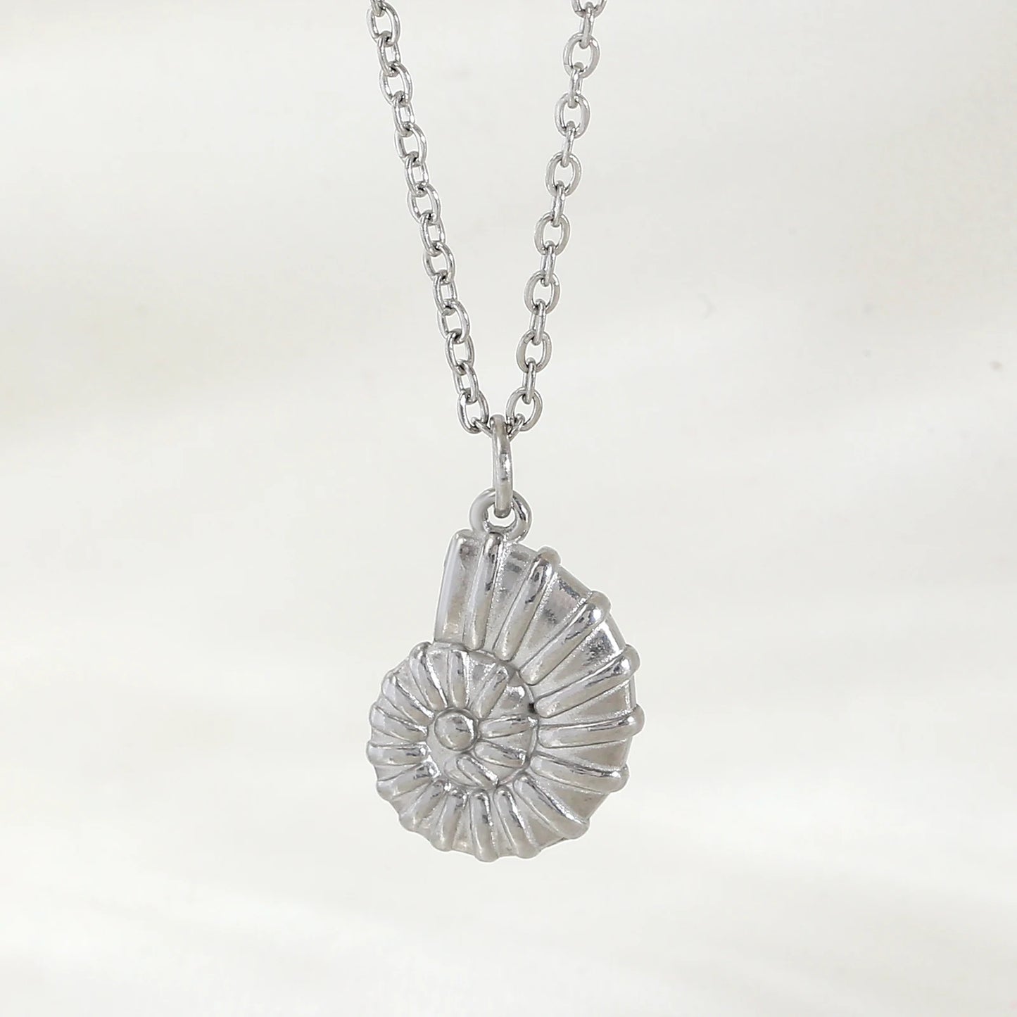 Summer Women's Starfish Conch Shell Necklace Fashion Stainless Steel Gold/Silver Color Crab Turtle Choker Beach Jewelry Gifts