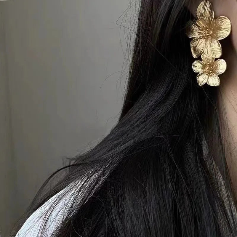 Vintage Metal Flower Stud Earrings for Women Premium Exaggerated Golden New Fashion Party Jewelry Accessories Gifts 2025