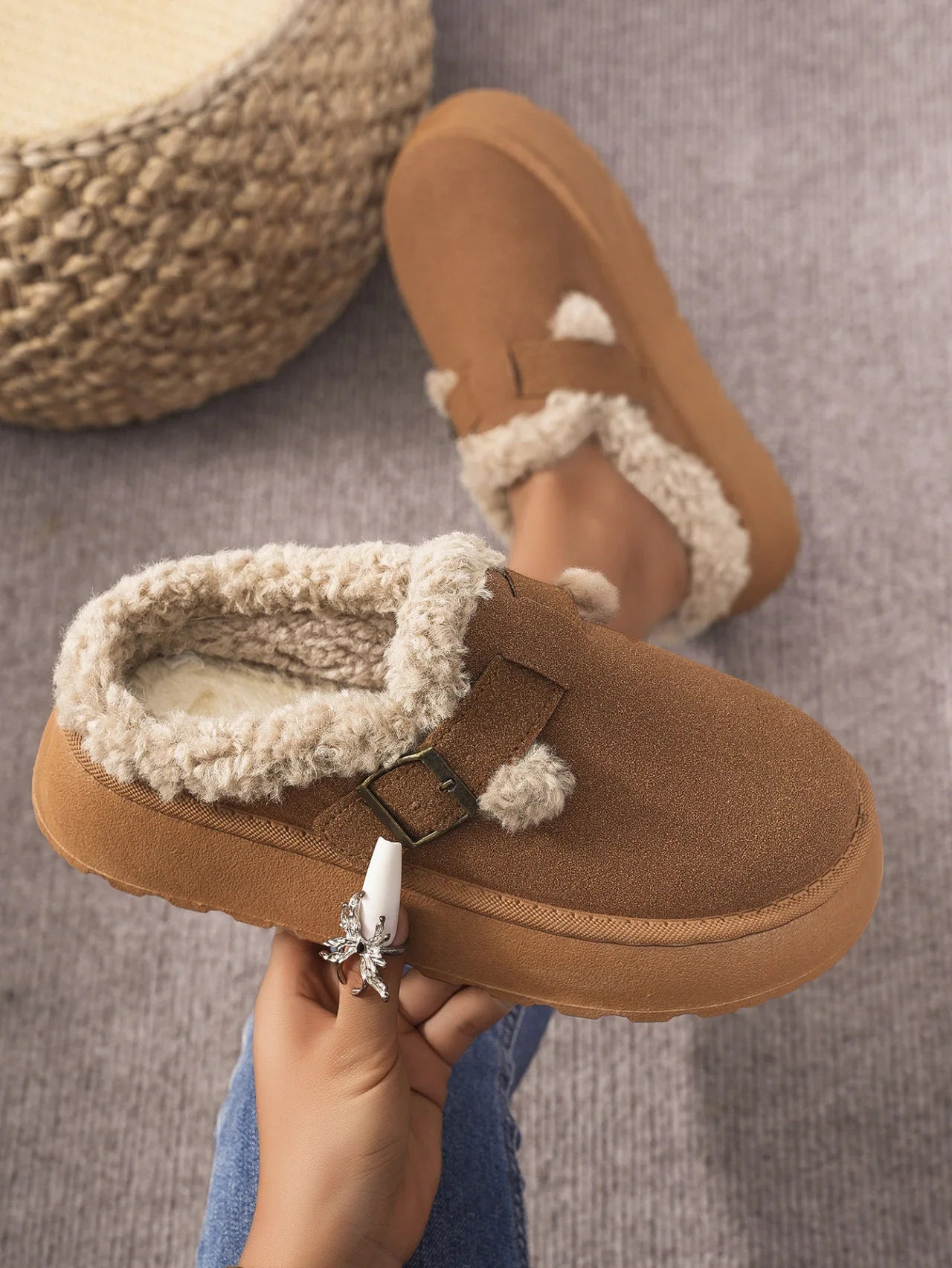 2025 New Plush Buckle Warm Cotton Slippers Winter Thick Sole Thick Snow Boot High Quality Plush Cotton Slippers Zapatos De Mujer