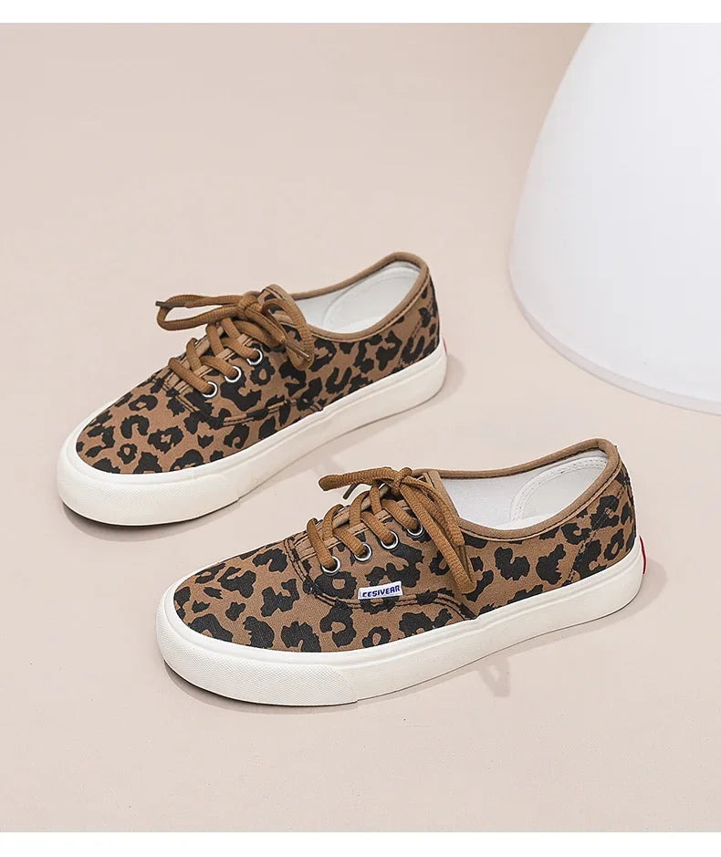 Retro Fashionable Canvas Shoes for Women Student Sports Casual Leopard Print Slip-On Sneakers Comfortable Cotton Lined Shoes