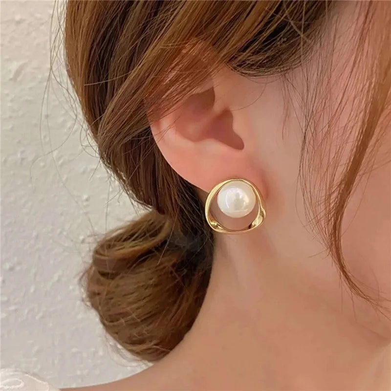 WUKALO 2024 New Elegant Gold Color Heart Pearl Stud Earrings Korean Fashion Jewelry For Woman Girls Accessories Wholesale