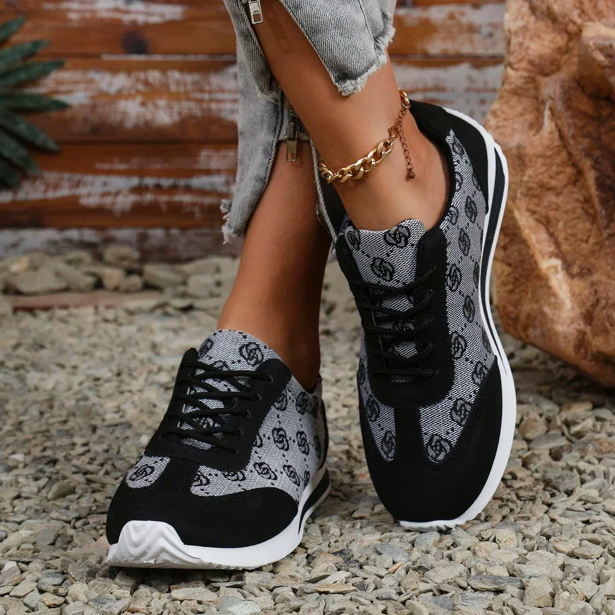 Spring and Summer Women Designer Mouth Breathable Cross Strap Sneakers Flat Comfortable Casual Walking sneakers Zapatos De Mujer