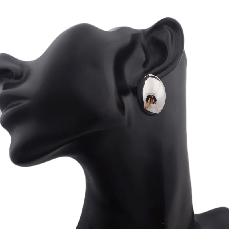 Hollow Oval Stud Earrings for Women Exquiste Metal Smooth Small Earrings OL Style Earrings 2025 new aretes de mujer