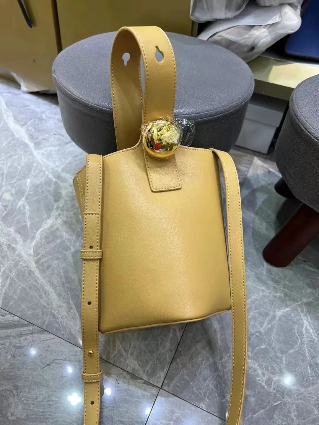 New 2025 Pure Color High-End Bucket Bag Leather Handheld Crossbody Commuter Shoulder Bag Neutral Minimalist Style Soft Shape