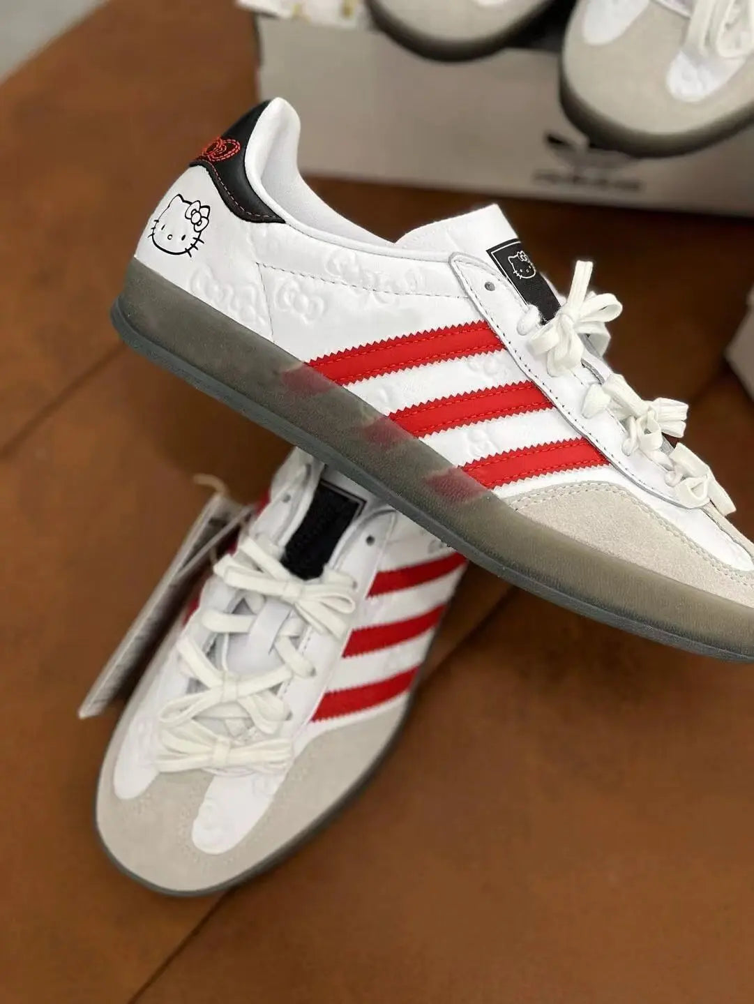 Original Hello Kitty Sneakers Cute Retro Low Cut Printed Flat Shoes Cartoon Student Fashion Color Blocked Striped Casual Shoes