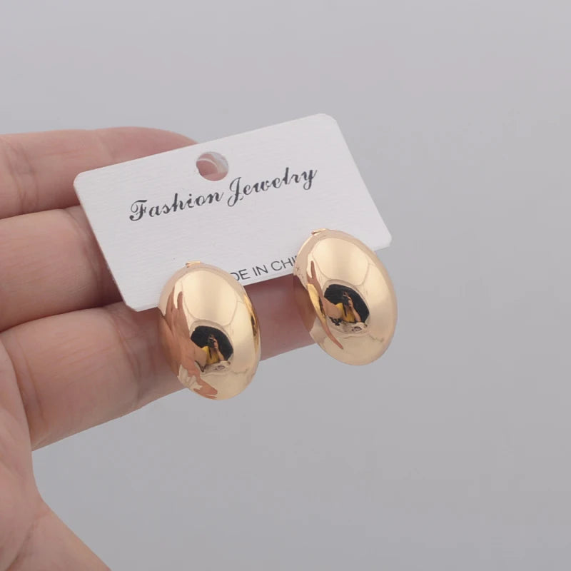 Hollow Oval Stud Earrings for Women Exquiste Metal Smooth Small Earrings OL Style Earrings 2025 new aretes de mujer