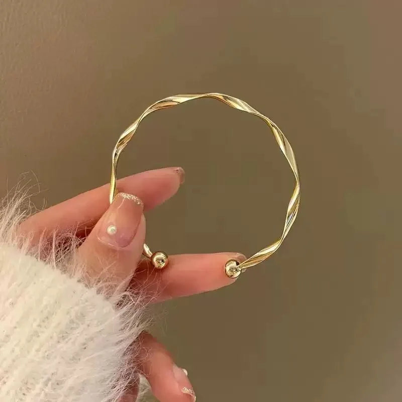 2025 New Fashion Creative Unique Design Style Minimalist Geometric Bending Shape Adjustable Bracelet, Suitable For Mothers to Se