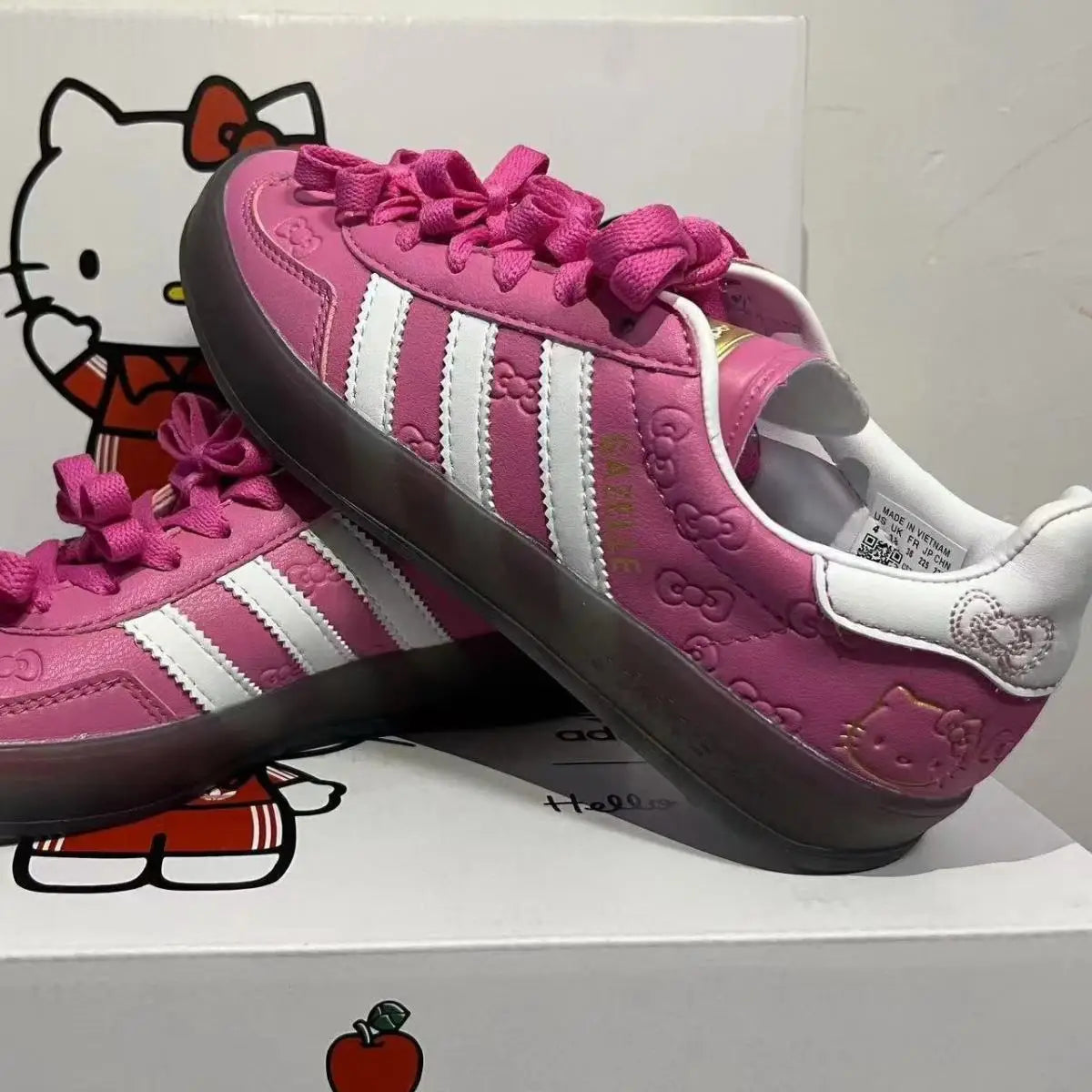 Original Hello Kitty Sneakers Cute Retro Low Cut Printed Flat Shoes Cartoon Student Fashion Color Blocked Striped Casual Shoes