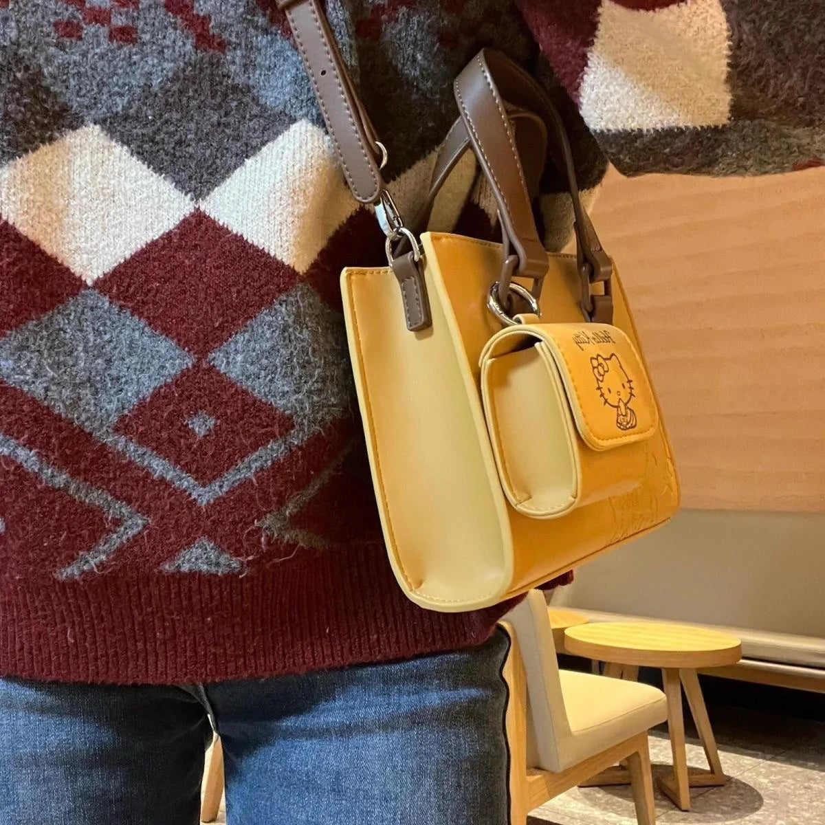 MINISO Sanrio HelloKitty Shoulder Bag Handbag Handbag Crossbody Bag Large Capacity Plus Headphone Bag