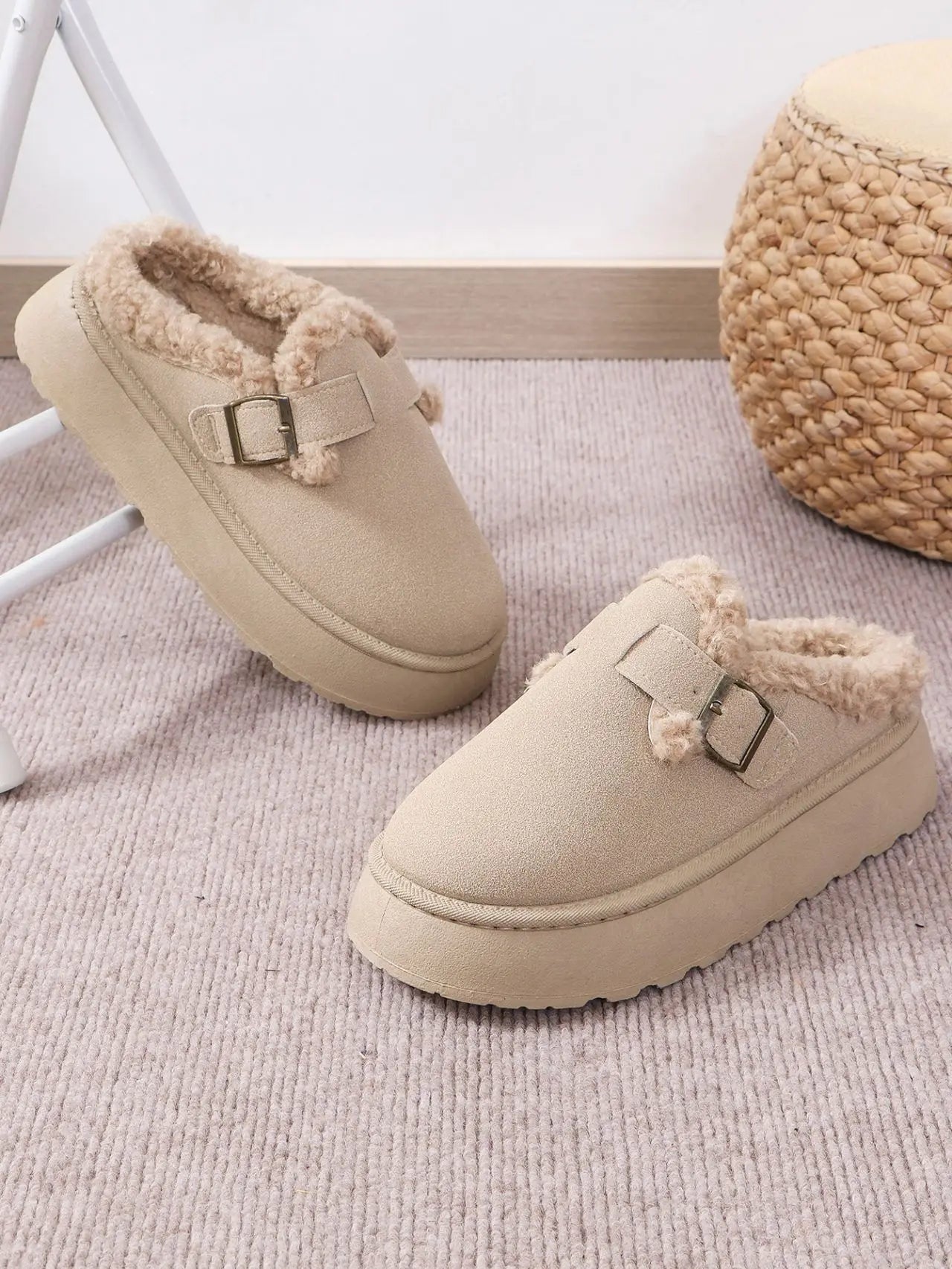 2025 New Plush Buckle Warm Cotton Slippers Winter Thick Sole Thick Snow Boot High Quality Plush Cotton Slippers Zapatos De Mujer
