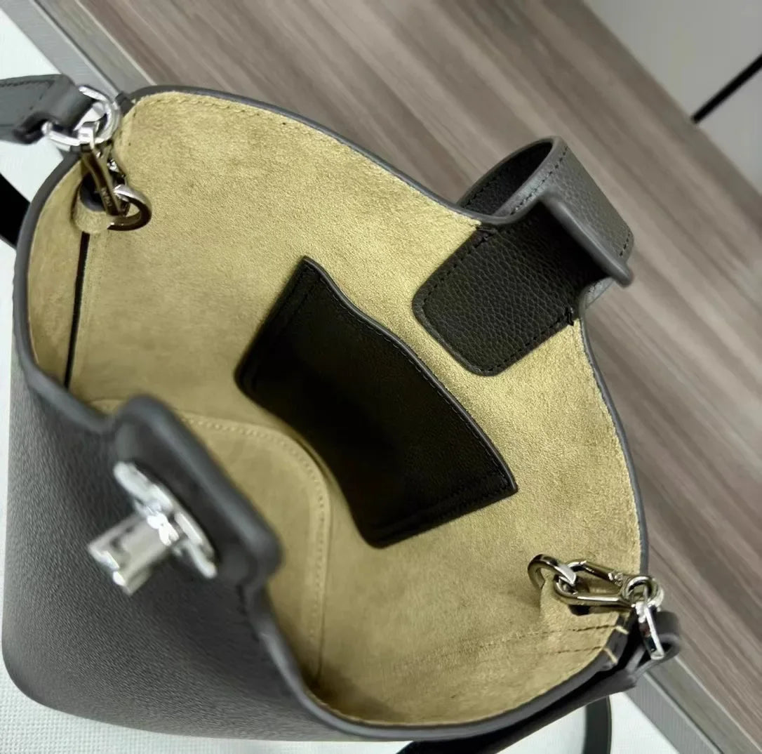 New 2025 Pure Color High-End Bucket Bag Leather Handheld Crossbody Commuter Shoulder Bag Neutral Minimalist Style Soft Shape