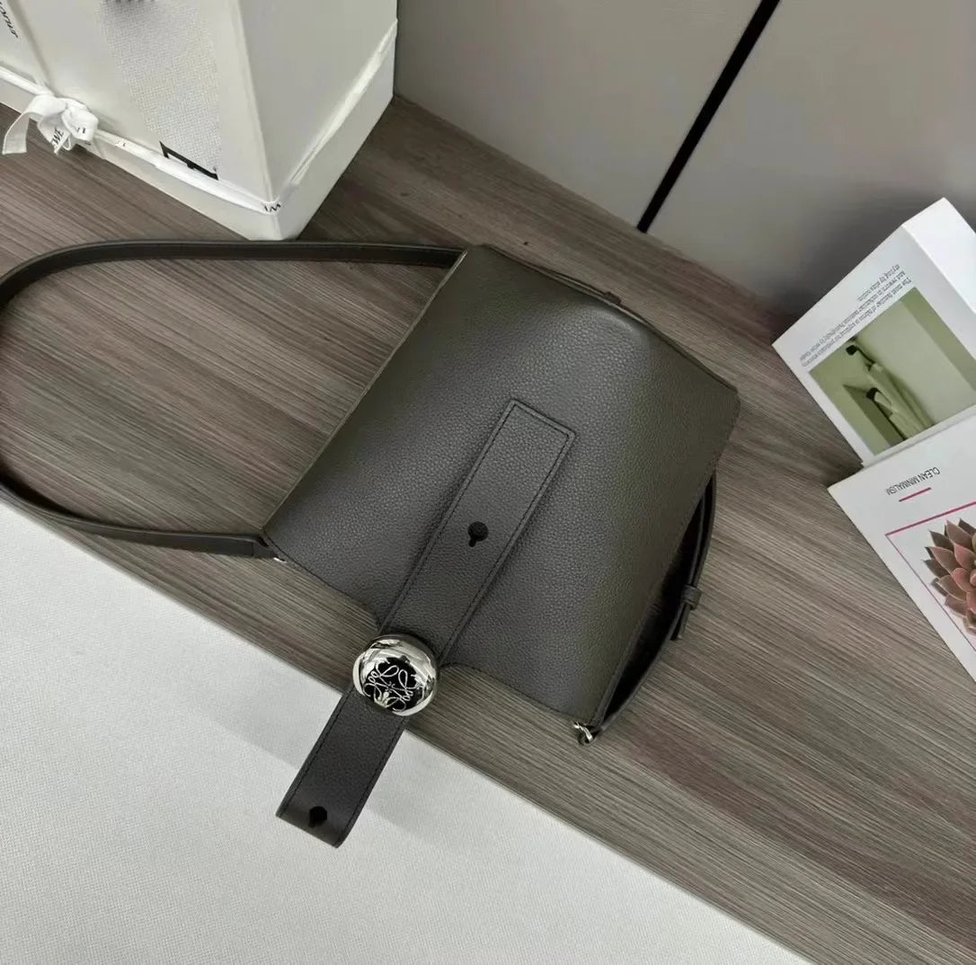 New 2025 Pure Color High-End Bucket Bag Leather Handheld Crossbody Commuter Shoulder Bag Neutral Minimalist Style Soft Shape