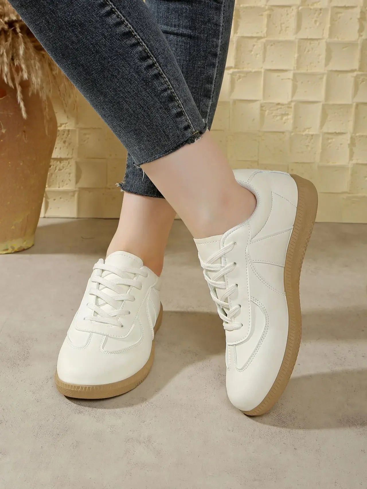 Women's Sporty Casual Shoes Soft Bottom Flat Bottom Retro Dequn Breathable Summer New Style Versatile White Sneakers