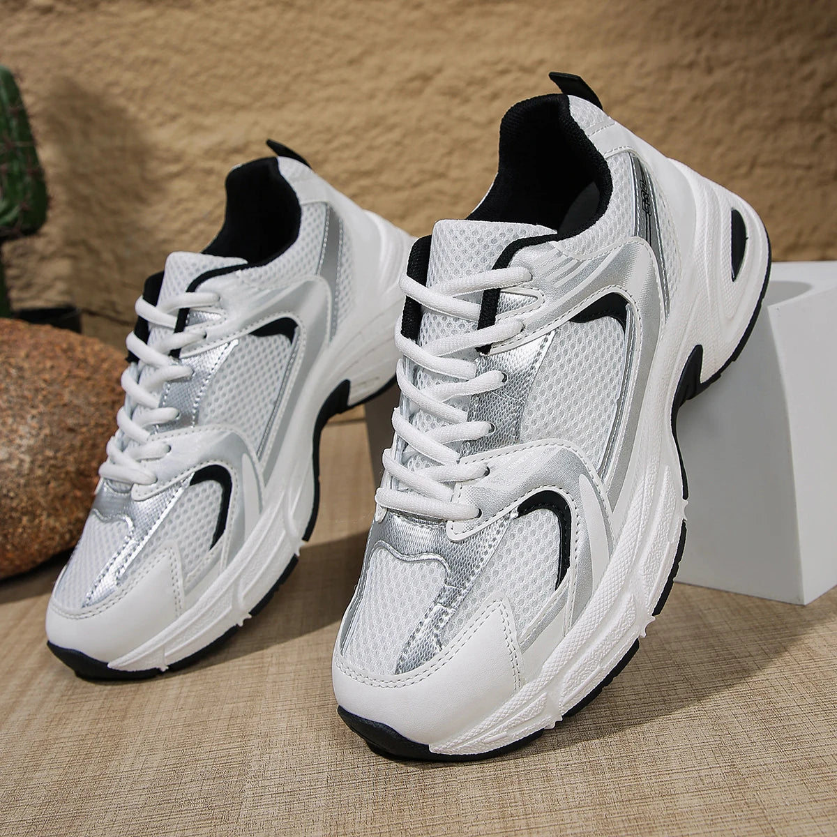 New Running Shoes Men's Breathable Sneakers Summer Light Mesh Air Cushion Women's Sneakers Outdoor Lace-up Training Shoes