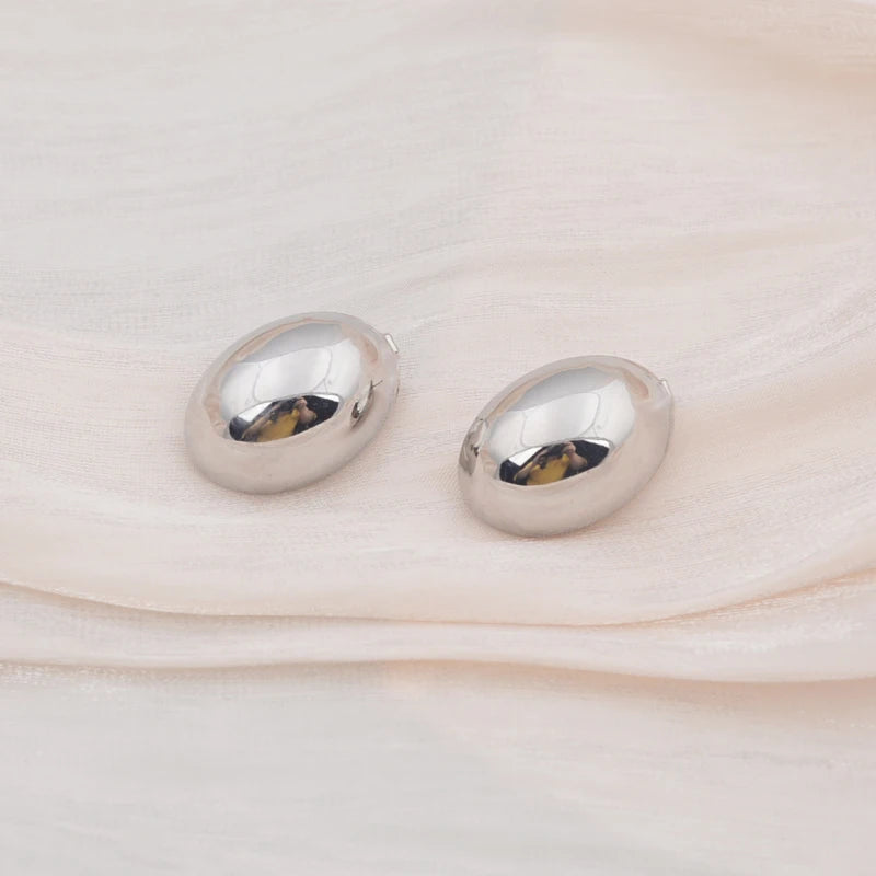 Hollow Oval Stud Earrings for Women Exquiste Metal Smooth Small Earrings OL Style Earrings 2025 new aretes de mujer