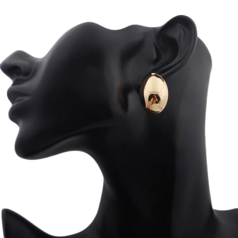 Hollow Oval Stud Earrings for Women Exquiste Metal Smooth Small Earrings OL Style Earrings 2025 new aretes de mujer