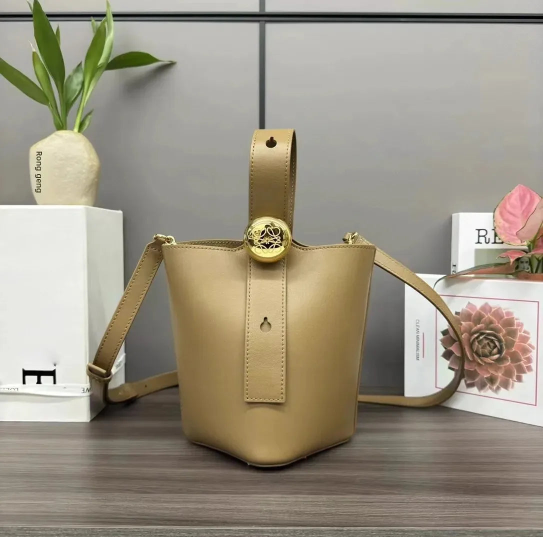 New 2025 Pure Color High-End Bucket Bag Leather Handheld Crossbody Commuter Shoulder Bag Neutral Minimalist Style Soft Shape