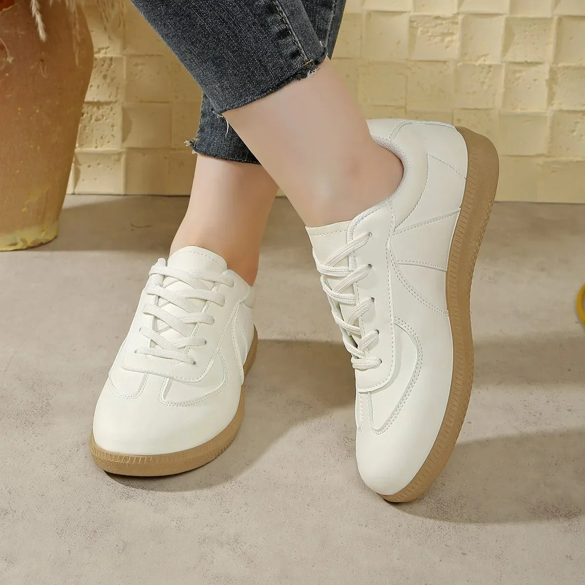 Women's Sporty Casual Shoes Soft Bottom Flat Bottom Retro Dequn Breathable Summer New Style Versatile White Sneakers