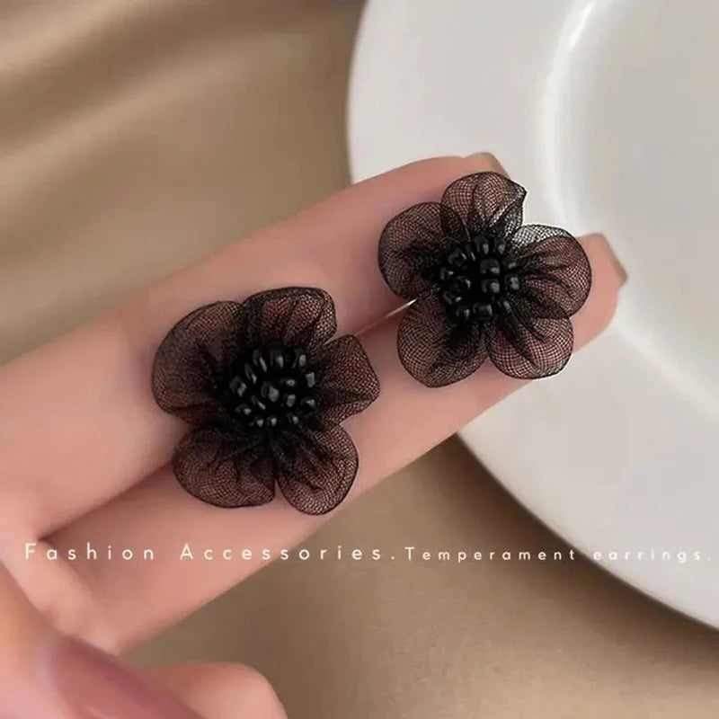 Elegant Black Lace Flower Stud 2025 Fashin Earrings for Women Girls Summer Style Party Wedding Exaggerated Black Earrings Gift