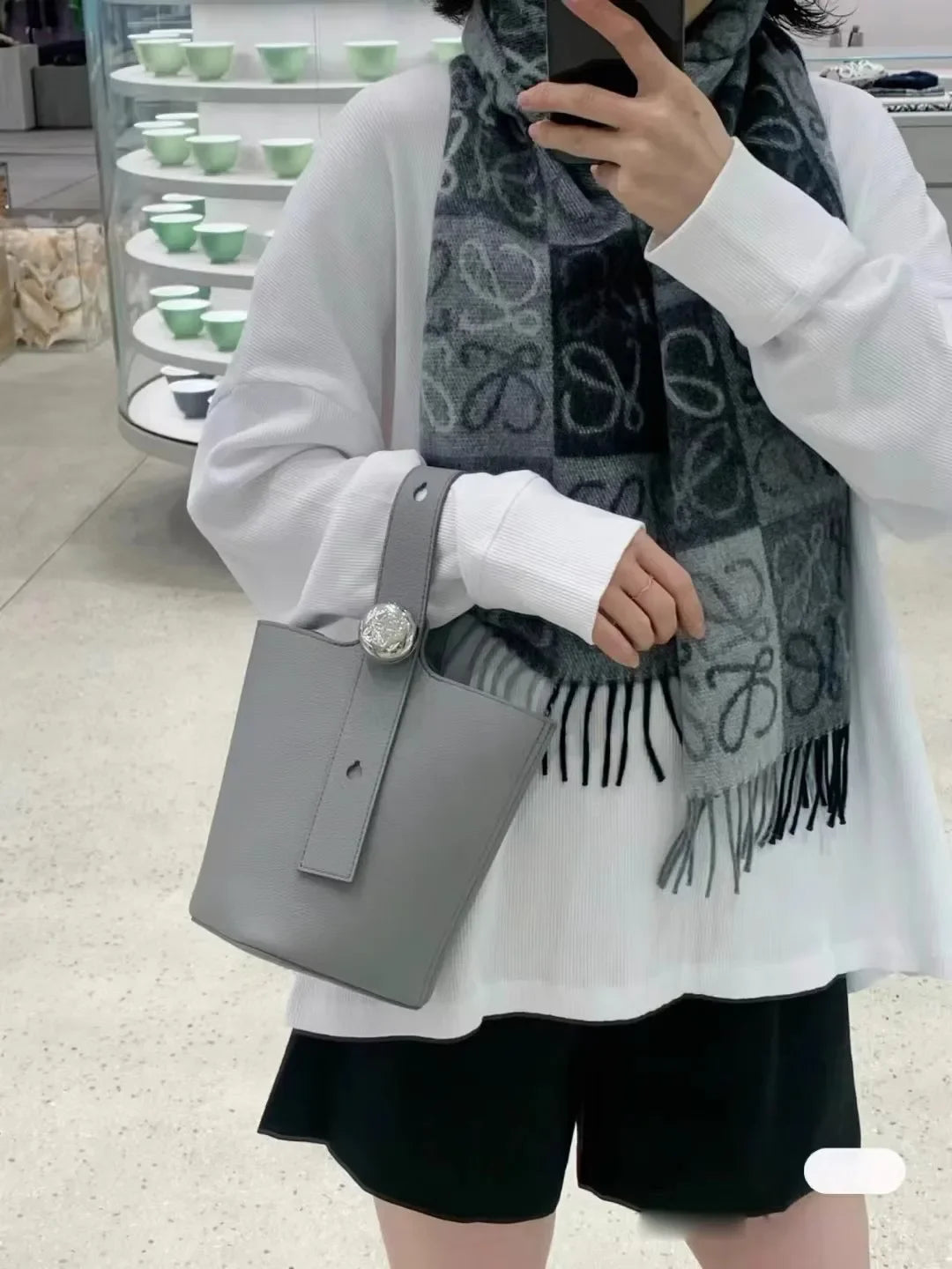 New 2025 Pure Color High-End Bucket Bag Leather Handheld Crossbody Commuter Shoulder Bag Neutral Minimalist Style Soft Shape