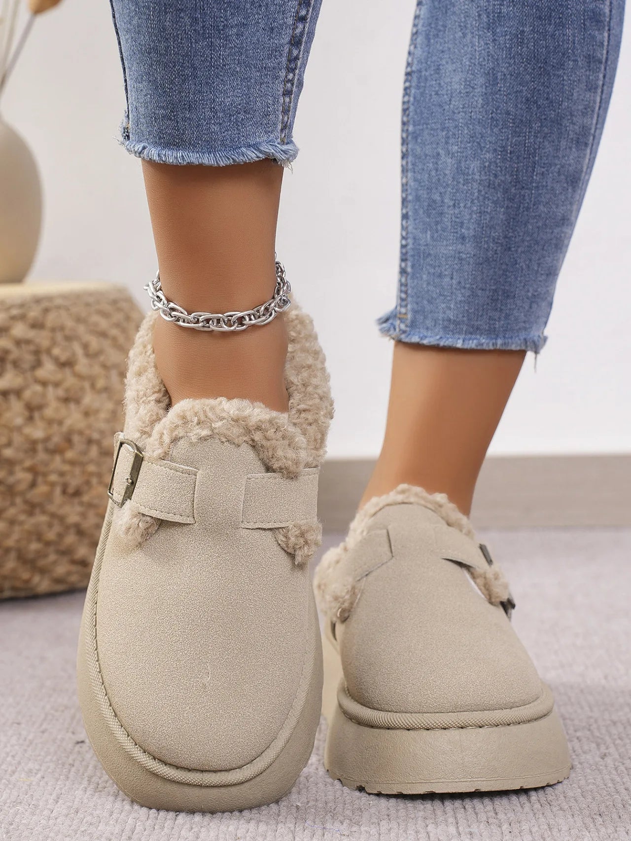 2025 New Plush Buckle Warm Cotton Slippers Winter Thick Sole Thick Snow Boot High Quality Plush Cotton Slippers Zapatos De Mujer